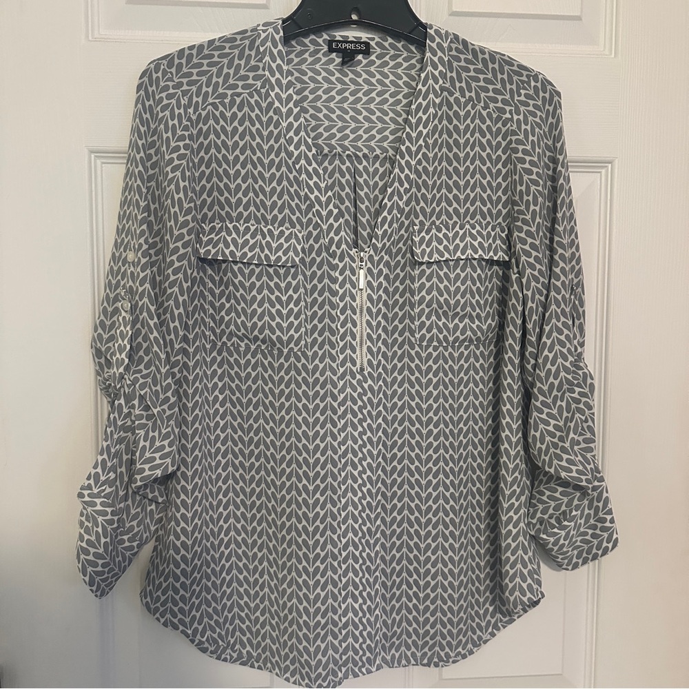 Express Blouse Women's White & Gray Chevron like print, roll sleeve Size S